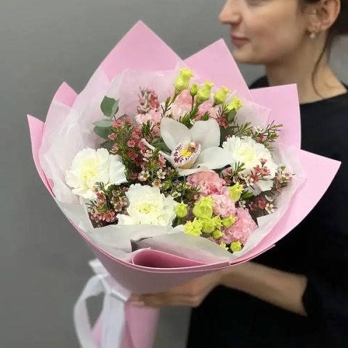 Букет с королевской орхидеей, диантусами, эустомой и шамелациумом в Луховицах
