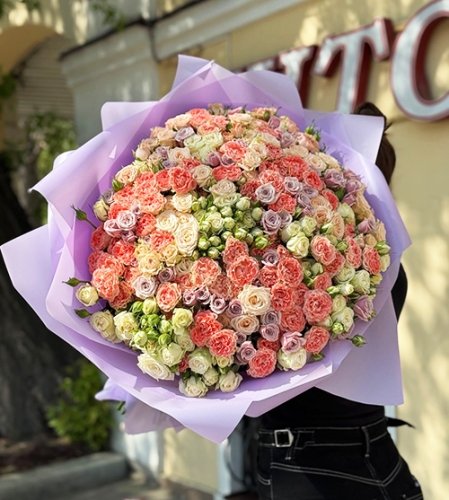 Букет из 101 кустовой розы микс в Луховицах